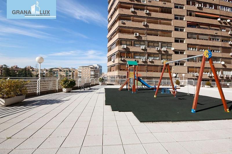 Foto a27c792d-b85b-450d-b3fc-fa410693eeb0. Piso  de lujo en avenida constitución en Plaza de Toros Granada