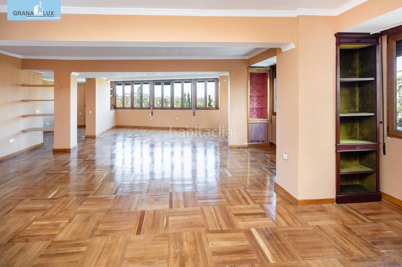 Foto e8fd9838-b7ab-49b8-be9a-9d2256b73ea6. Piso  de lujo en avenida constitución en Plaza de Toros Granada