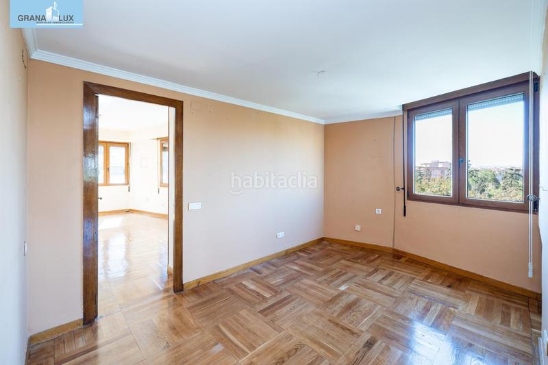 Foto fbbb55a6-b263-4e31-81ee-7b0c2d8d20e8. Piso  de lujo en avenida constitución en Plaza de Toros Granada