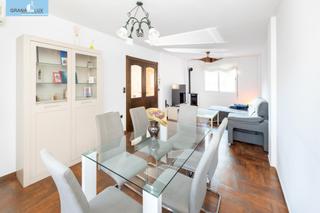 Casa adossada a Poniente. Estas buscando  una vivienda amplia y luminosa, con magnificas c