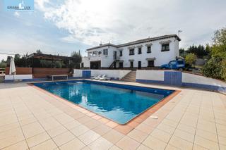 Chalet en Calle del río genil 25. Impresionante villa en cortijo de san javier las gabias