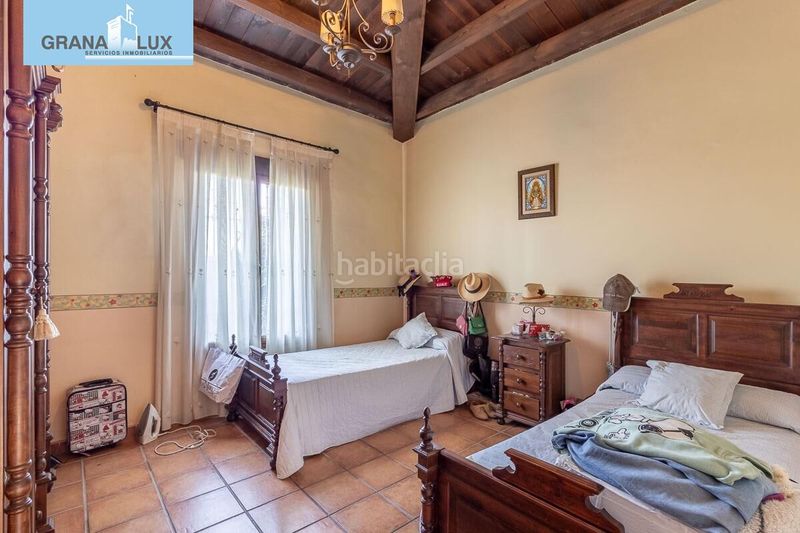 Foto 1e9dd34d-216f-4e7f-9787-c1e1e0d8a617. Chalet fantástica villa con infinidad de posibilidades en Zubia (La)