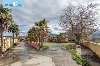 Chalet à La Zubia Ciudad. Fantástica villa con infinidad de posibilidades