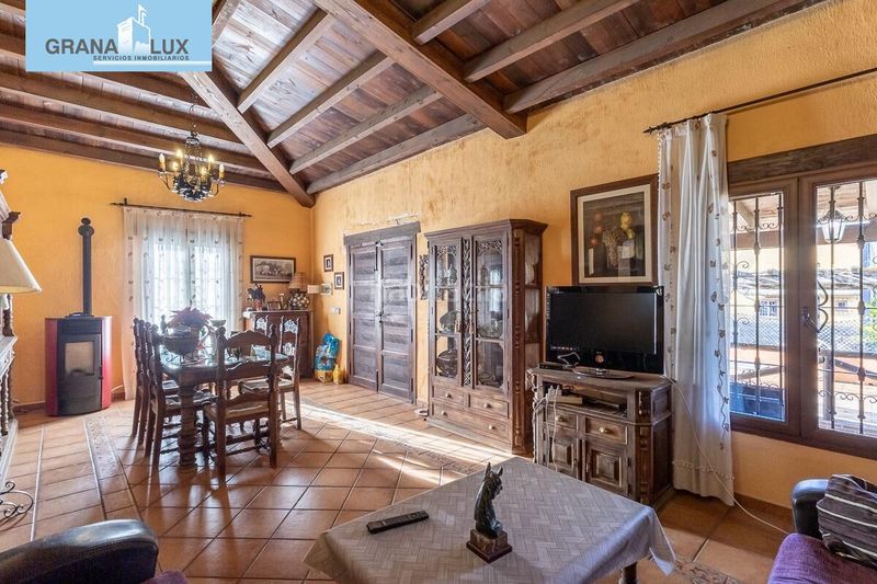 Foto 5aa5c7f1-981f-40f9-a6cf-a236cc1bec5a. Chalet fantástica villa con infinidad de posibilidades en Zubia (La)
