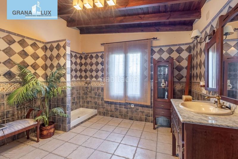 Foto 5fab025d-cb9d-4a82-9619-532792078204. Chalet fantástica villa con infinidad de posibilidades en Zubia (La)