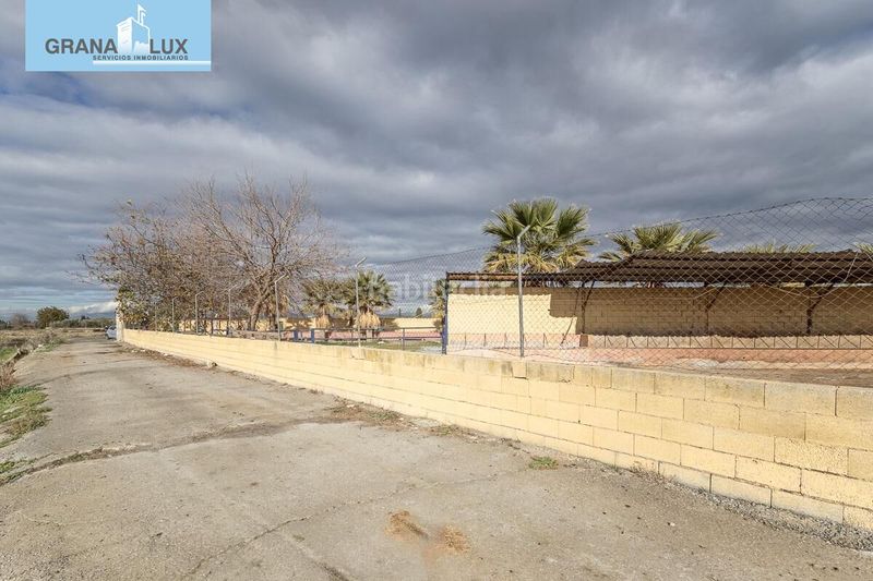 Foto b7631769-0343-4630-91e9-ba4c6ca10419. Chalet fantástica villa con infinidad de posibilidades en Zubia (La)
