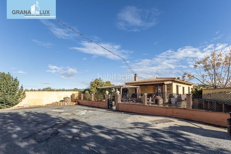 Foto b98d90dd-354c-425e-92e9-3a40050724b4. Chalet fantástica villa con infinidad de posibilidades en Zubia (La)