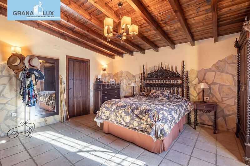 Foto e7d4a721-e14b-4e08-b10b-a39a0b62c365. Chalet fantástica villa con infinidad de posibilidades en Zubia (La)