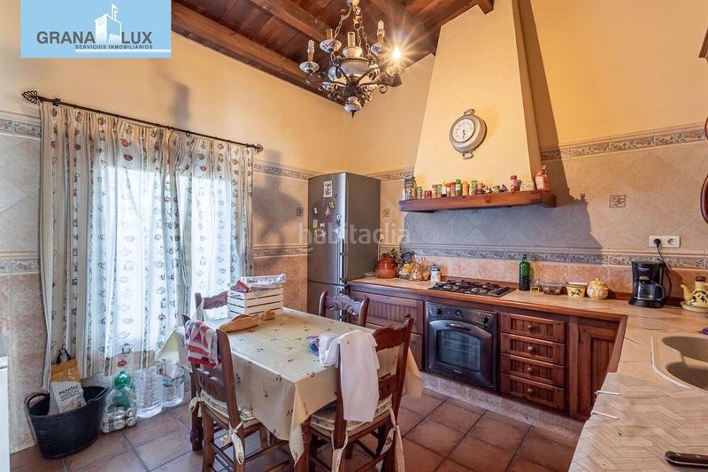 Foto ecf8bc6b-787f-4dd1-8656-01efa9378ed8. Chalet fantástica villa con infinidad de posibilidades en Zubia (La)