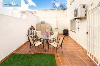 Pis  Calle barrio alto. Piso con amplia terraza