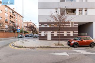 Local Comercial  Calle orone. Espectacular local en barrio periodistas!!!!!