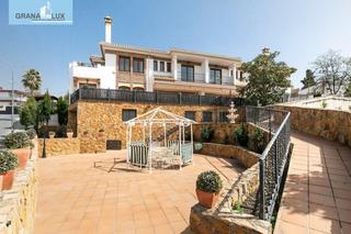 Maison à Huétor Vega. Villa de lujo en huetor
