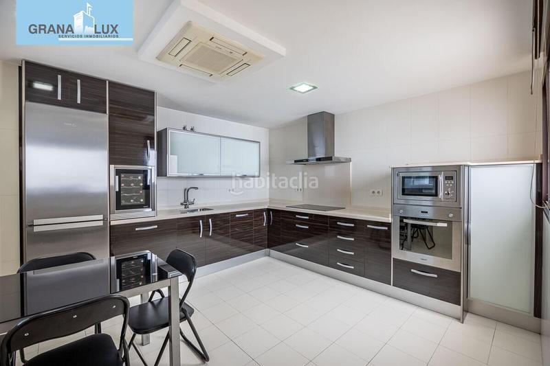 Foto 4481545f-126a-410f-b69f-c5bde87b4ff9. Ático  dúplex premium en el corazón lujo, espacio y vistas de ensueño. en Granada