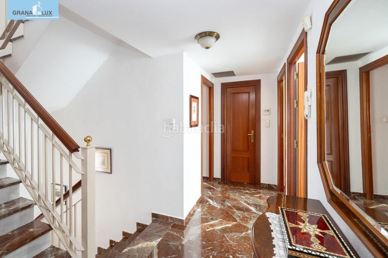Foto 1ce68123-d4a4-4e46-8d74-6110e29960ed. Casa adosada espectacular casa ubicada en el exclusivo barrio de albayda, diseñada con una distribución funcional en Granada