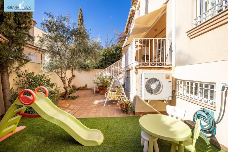 Foto 492fbe66-5375-469f-9c2a-19504d04881b. Casa adosada espectacular casa ubicada en el exclusivo barrio de albayda, diseñada con una distribución funcional en Granada