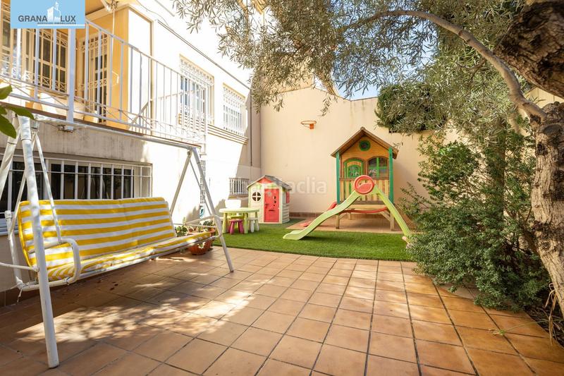 Foto 62f64a73-f85b-49dd-a9ad-af101979e9e2. Casa adosada espectacular casa ubicada en el exclusivo barrio de albayda, diseñada con una distribución funcional en Granada