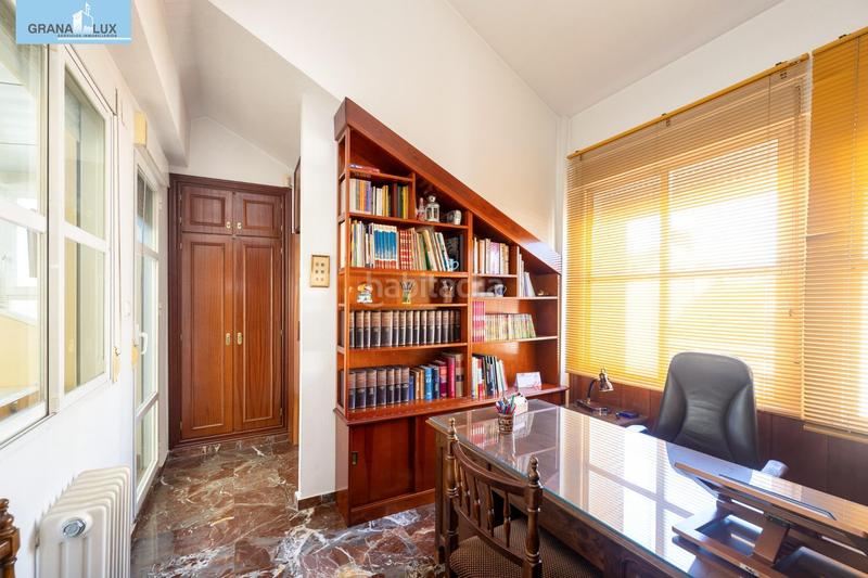 Foto 6d7a9a0f-104c-4a91-9442-6c1aeb285e73. Casa adosada espectacular casa ubicada en el exclusivo barrio de albayda, diseñada con una distribución funcional en Granada