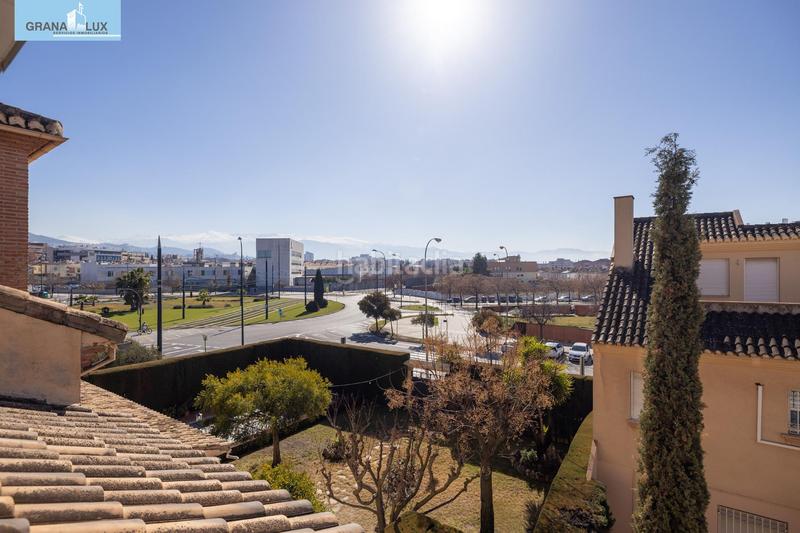 Foto ab8cf2cd-81bc-41a8-9461-ef2d105963c4. Casa adosada espectacular casa ubicada en el exclusivo barrio de albayda, diseñada con una distribución funcional en Granada