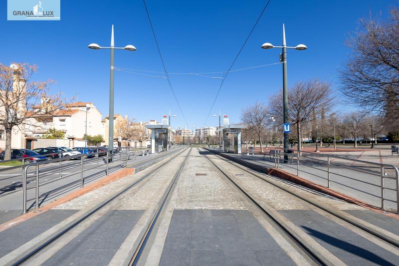 Foto bec6f78f-fcaa-4573-b8d2-77b7de05eb0b. Casa adosada espectacular casa ubicada en el exclusivo barrio de albayda, diseñada con una distribución funcional en Granada