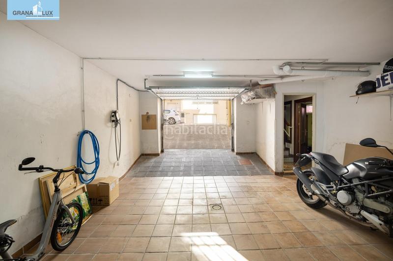Foto dc1fbd75-8ba4-46db-8a88-9b3dbc15d717. Casa adosada espectacular casa ubicada en el exclusivo barrio de albayda, diseñada con una distribución funcional en Granada