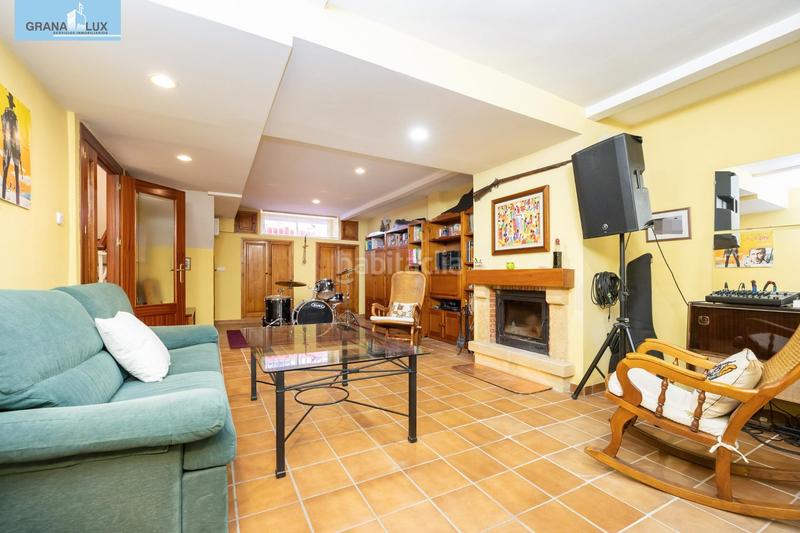 Foto edc60c1b-abb3-466b-a75e-01683436489a. Casa adosada espectacular casa ubicada en el exclusivo barrio de albayda, diseñada con una distribución funcional en Granada
