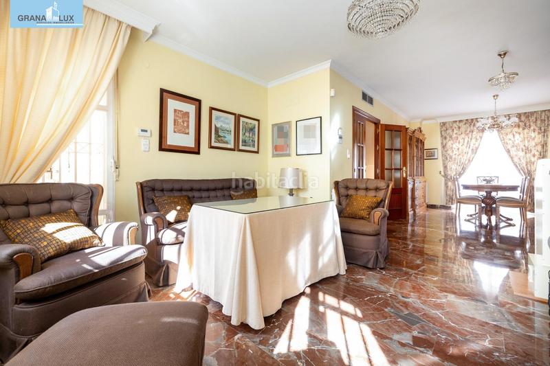 Foto f228fe83-f19f-41b3-b737-e728e0017ef4. Casa adosada espectacular casa ubicada en el exclusivo barrio de albayda, diseñada con una distribución funcional en Granada