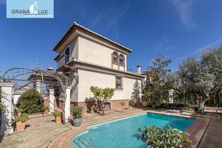 Xalet a Ogíjares. Increíble chalet independiente en zona privilegiada