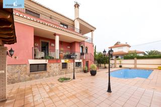 Chalet à Residencial Triana - Barrio Alto. Vive el lujo a lo grande exclusivo chalet independiente con pisc