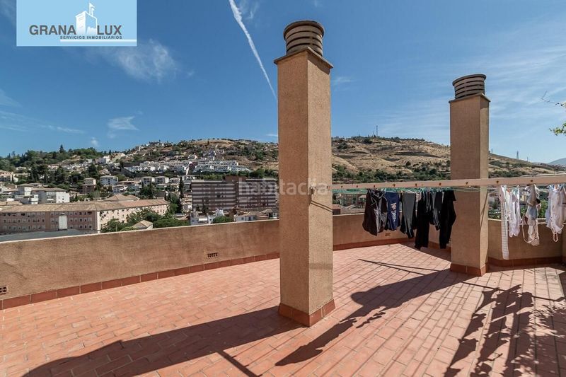 Foto 5761d212-375a-44a4-be71-be3de5726442. Pis amb calefacció aparcament a Bola de Oro Granada