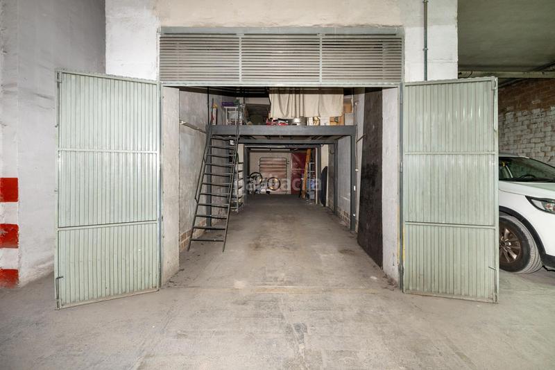 Foto d38439b9-29f3-4af4-a77c-ac0596766390. Parking voiture dans Pajaritos Granada