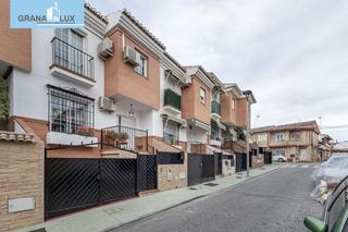Casa aparellada  Calle alhamar. Adosada en el centro de peligros