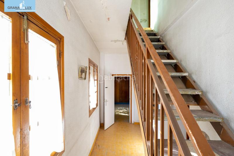 Foto 1b6e9bc8-ac3a-40d7-b056-2a52f17be198. Casa adosada casa con encanto a reformar en plena cuesta del chapiz. patio, varias terrazas y mucho más en Granada