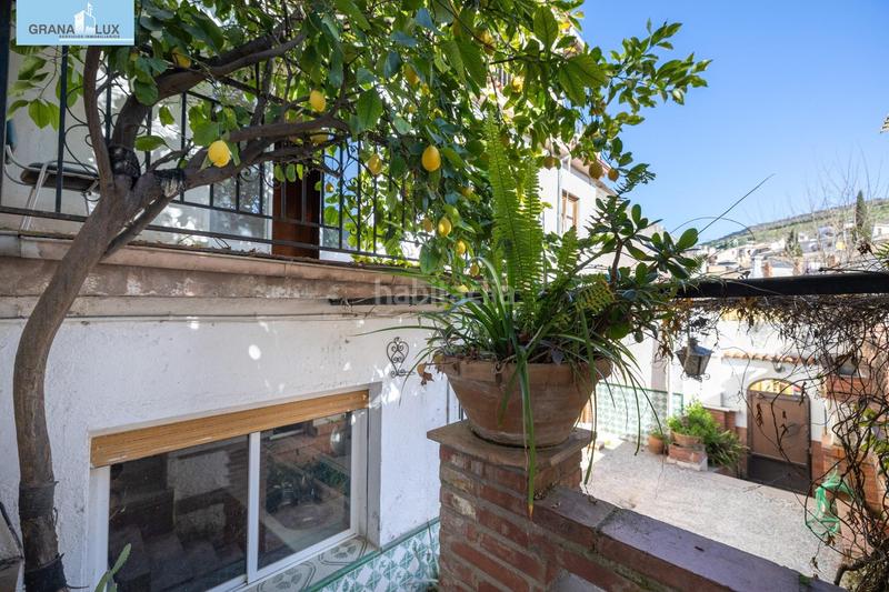 Foto 2bc9916f-60cb-4b12-a1d1-be54be4b0602. Casa adosada casa con encanto a reformar en plena cuesta del chapiz. patio, varias terrazas y mucho más en Granada