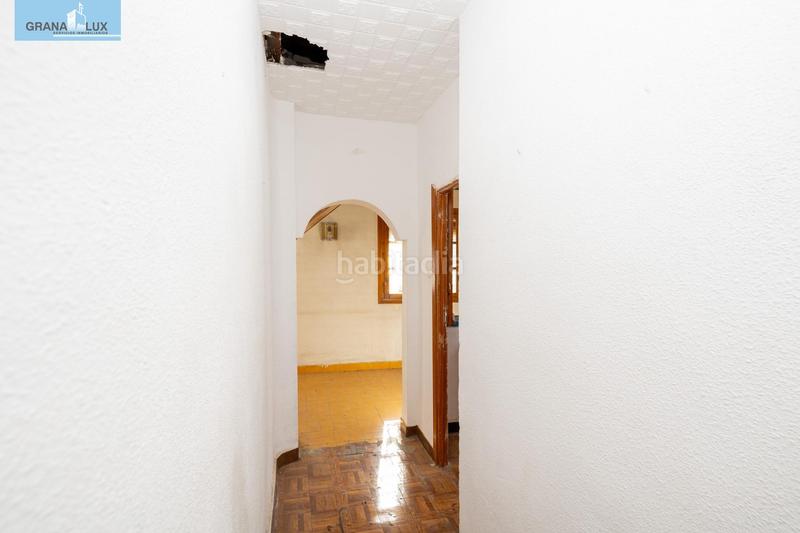 Foto 300c8989-d7a6-4fa5-a44d-9be712984744. Casa adosada casa con encanto a reformar en plena cuesta del chapiz. patio, varias terrazas y mucho más en Granada