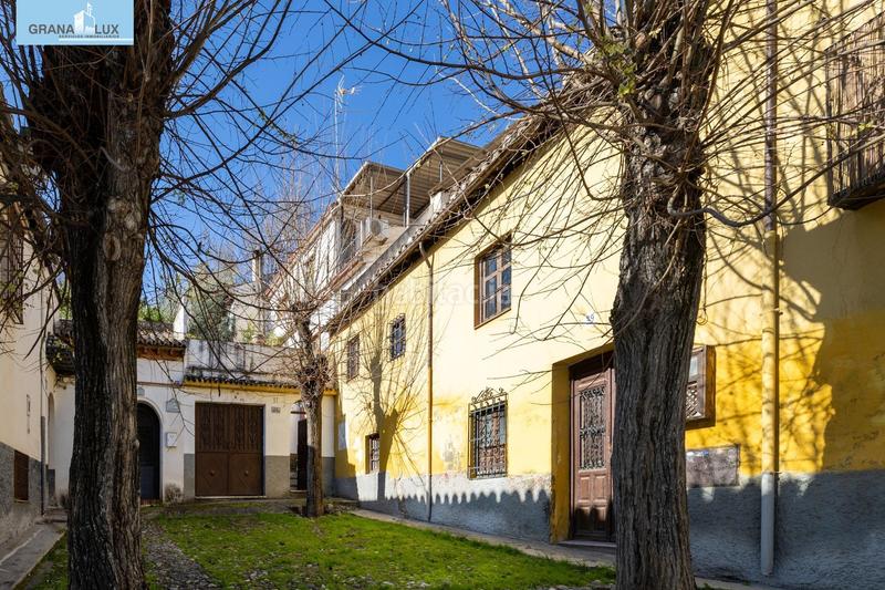 Foto 38dc166b-8084-435b-85f5-60fb645c7641. Casa adosada casa con encanto a reformar en plena cuesta del chapiz. patio, varias terrazas y mucho más en Granada
