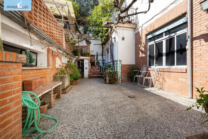 Foto 49cc8f0e-6c47-4c2c-8bb1-b84bc65316b6. Casa adosada casa con encanto a reformar en plena cuesta del chapiz. patio, varias terrazas y mucho más en Granada