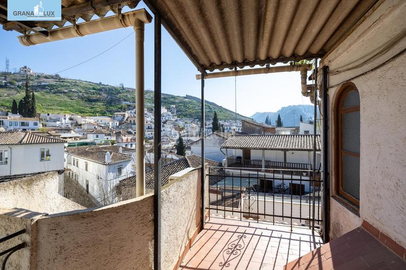 Foto 989a2316-fb3c-44a0-8454-4f90970f44c6. Casa adosada casa con encanto a reformar en plena cuesta del chapiz. patio, varias terrazas y mucho más en Granada