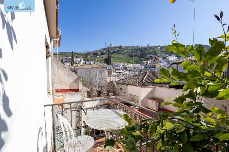 Foto a59d78db-c75e-4b36-8783-9f6f790cf28e. Casa adosada casa con encanto a reformar en plena cuesta del chapiz. patio, varias terrazas y mucho más en Granada