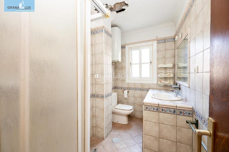 Foto a75d3c3a-1a63-46de-820f-b2d33b425d89. Casa adosada casa con encanto a reformar en plena cuesta del chapiz. patio, varias terrazas y mucho más en Granada