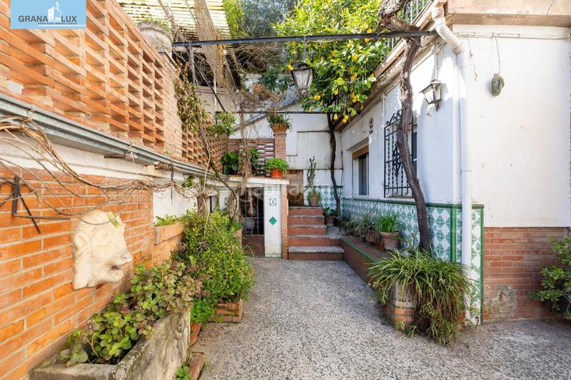 Foto c07c3ed0-f155-48f2-ab32-ceca4a02e945. Casa adosada casa con encanto a reformar en plena cuesta del chapiz. patio, varias terrazas y mucho más en Granada