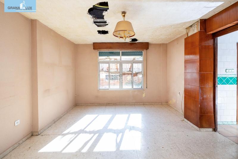 Foto c1d4d11a-5d0f-40fd-94c6-09ee1dfa17f0. Casa adosada casa con encanto a reformar en plena cuesta del chapiz. patio, varias terrazas y mucho más en Granada