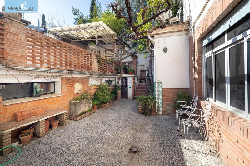 Foto c5ce6175-cda1-4070-be35-bfc99421d328. Casa adosada casa con encanto a reformar en plena cuesta del chapiz. patio, varias terrazas y mucho más en Granada