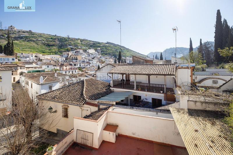 Foto ca909369-1ef9-4186-be51-0b2b2bc882a0. Casa adosada casa con encanto a reformar en plena cuesta del chapiz. patio, varias terrazas y mucho más en Granada