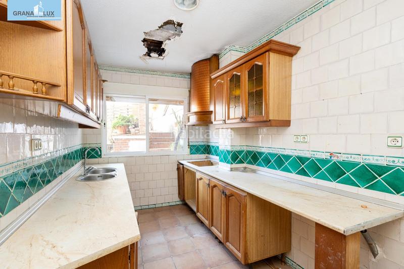 Foto cdc3ba6a-b58b-45fe-88c6-b8a9ca1d70df. Casa adosada casa con encanto a reformar en plena cuesta del chapiz. patio, varias terrazas y mucho más en Granada