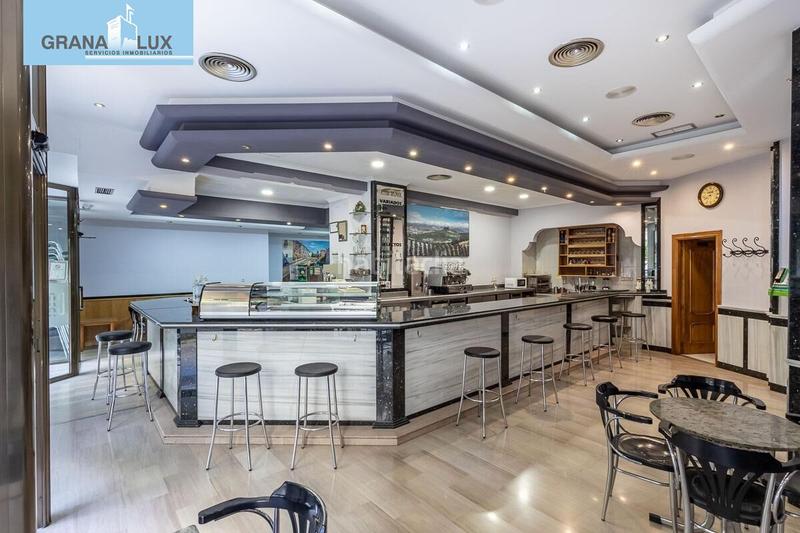 Foto b697cc1a-8898-46a6-aeb4-03837e3cde4b. Locale commerciale in calle rector lopez argueta 23 in Granada