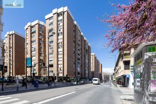 Pis a Calle sos del rey catolico 9. Gran piso en urbanización alminares del genil.