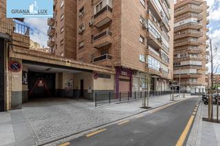 Parking coche en Fígares. Plaza de garaje en arabial