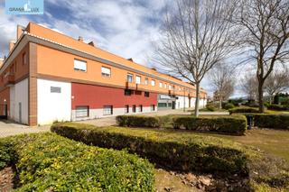 Local Comercial  Calle clara campoamor. Gran local en venta en granada  aeropuerto