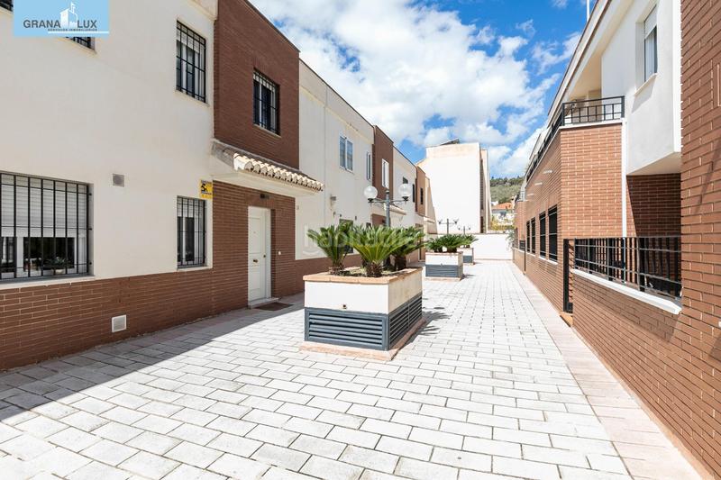 Foto 0d6b31e2-1677-493d-99ab-27f2219b1adb. Casa  en venta en urbanización privada junto al hospital vithas! en Granada