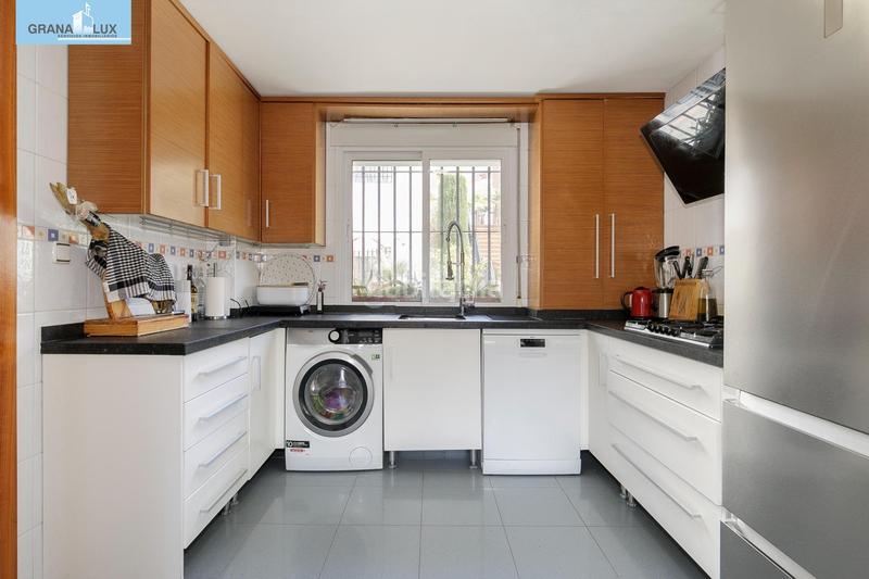 Foto c2fbe72c-26a9-4d52-ba9c-fd245f78c8ce. Casa  en venta en urbanización privada junto al hospital vithas! en Granada